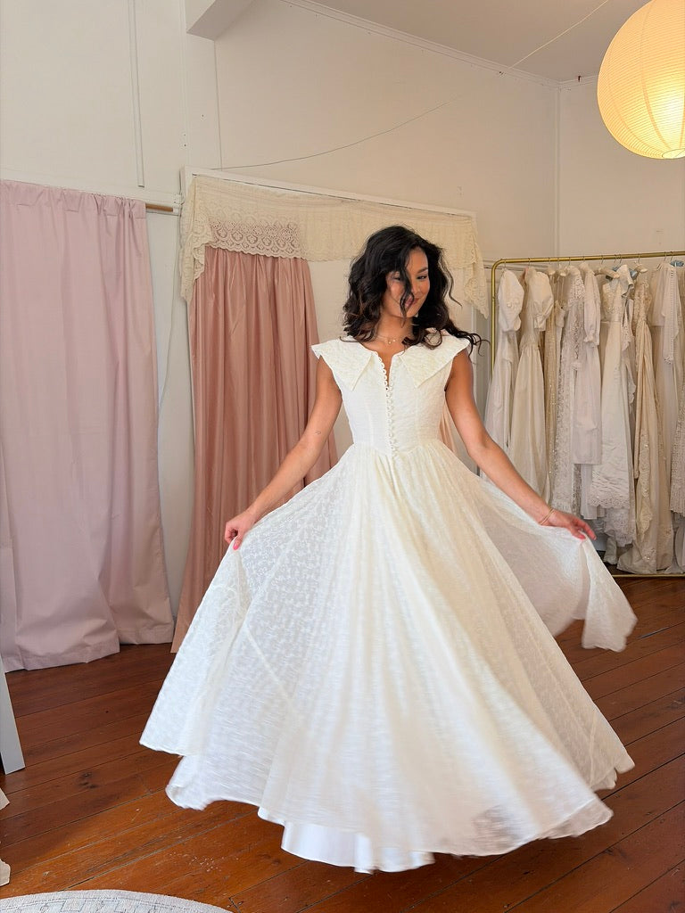 Vintage 50s ivory basque waist wedding dress with dramatic collar