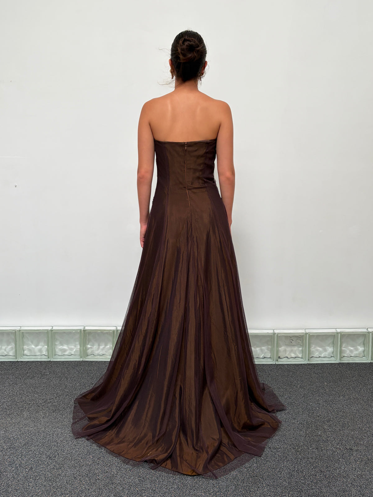 Vintage y2k Vera Wang chocolate brown strapless gathered tulle gown