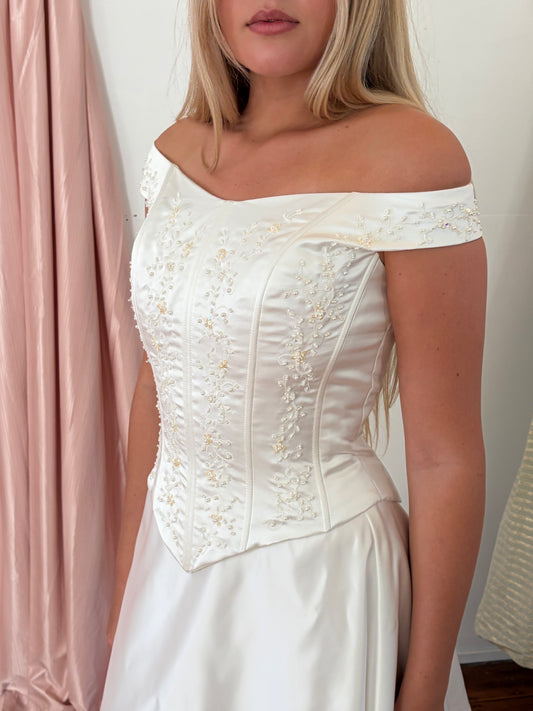 Vintage Y2K Ivory basque waist bridal corset and skirt set