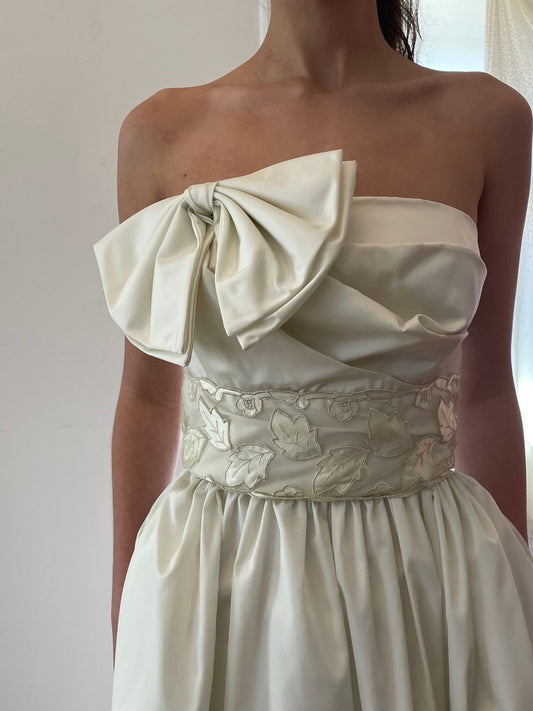 Vintage 80s AJ BARI strapless wedding gown with bow