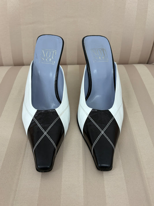 Vintage 90s NMP two tone pointed toe mule heels