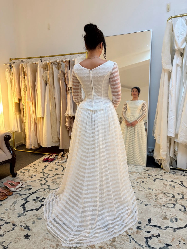 60s long sleeve dress Vintage lace striped wedding gown with bows – Mondo Archive YGroup_lind-dresser SIZE - True to U.S. Size (Regular Width):11 This size guide shows Where To Buy Graduation