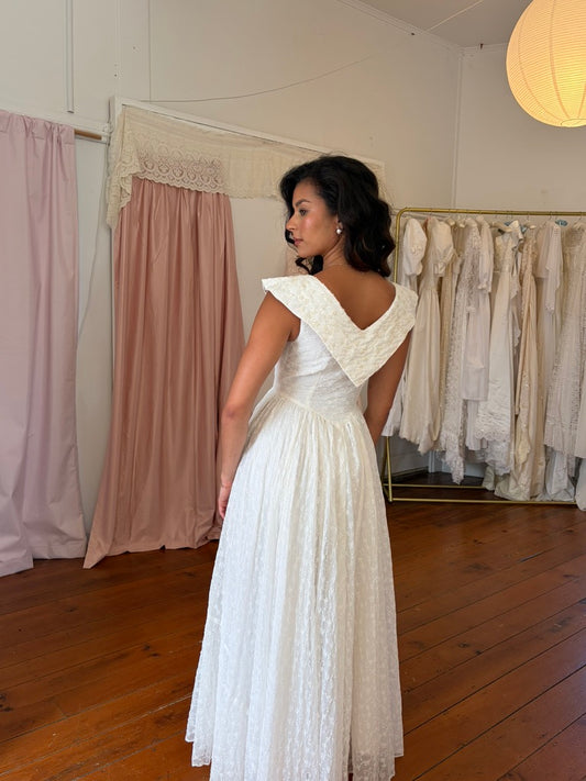 Vintage 50s ivory basque waist wedding dress with dramatic collar