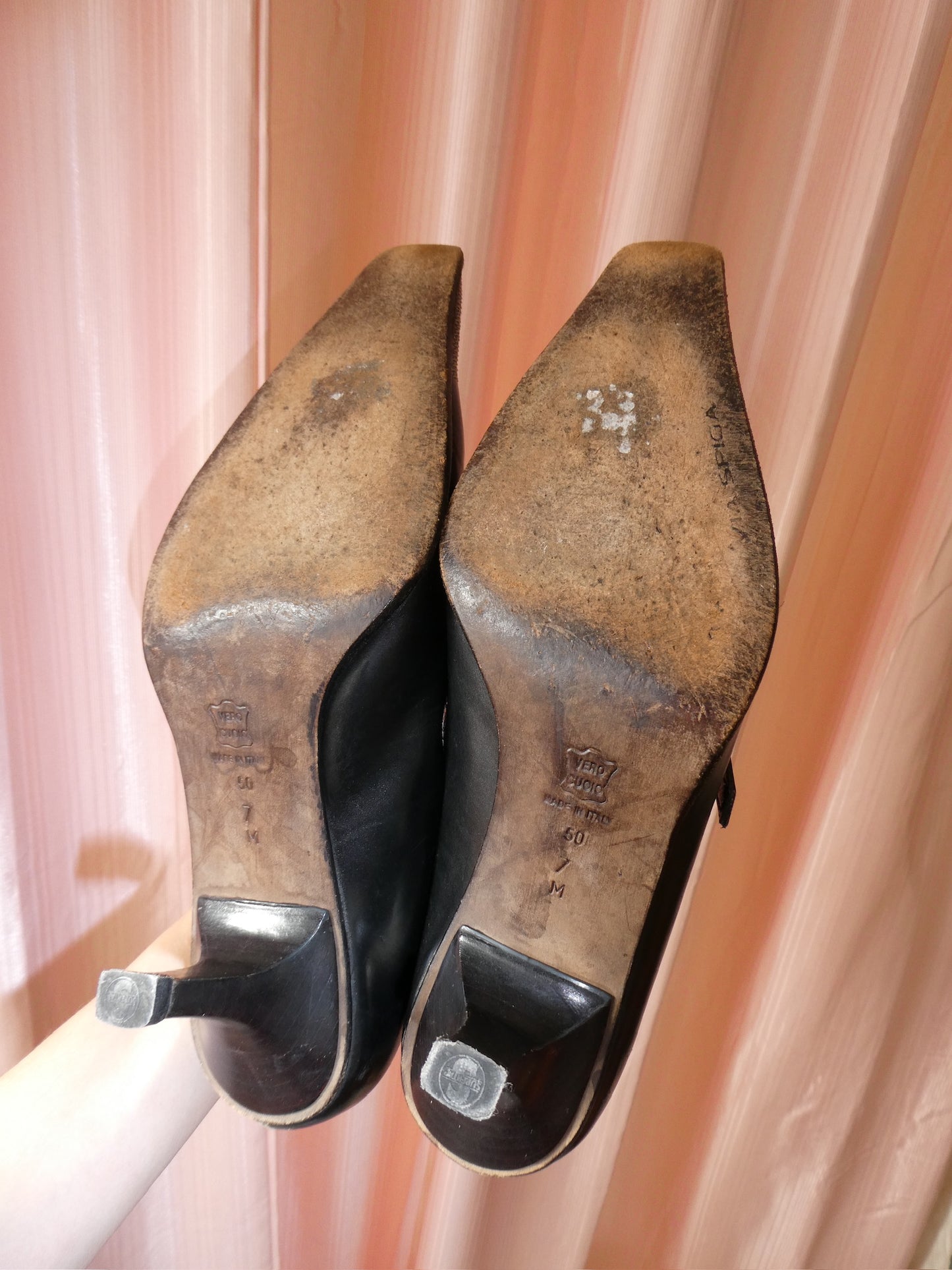 Via Spiga black pointed toe leather heels with white stitching size 38