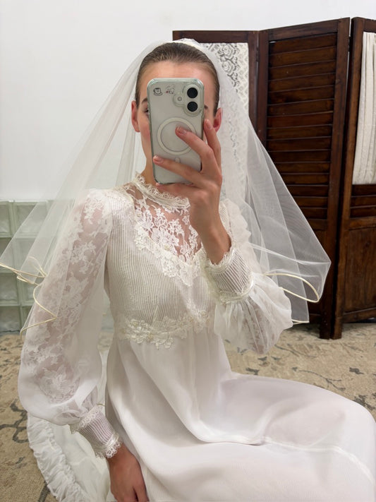 Vintage 90s ivory fingertip veil with fine satin trim