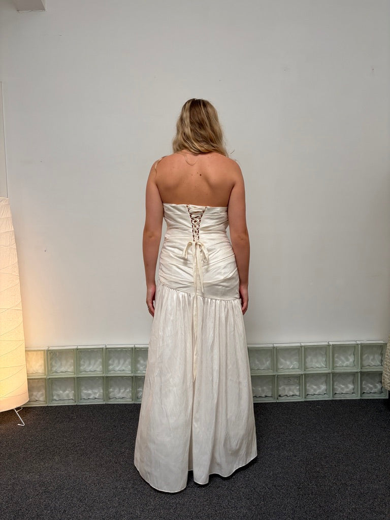 Vintage y2k strapless drop waist asymmetric wedding gown
