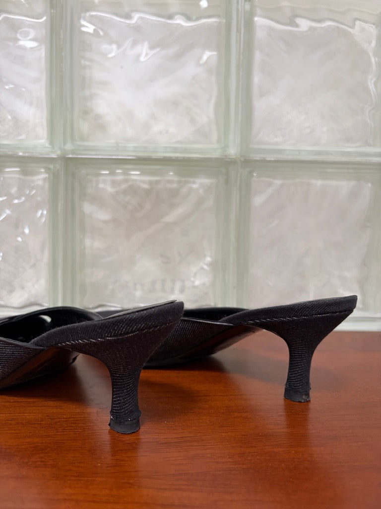 Vintage Salvatore Ferragamo denim pointed toe kittel heels