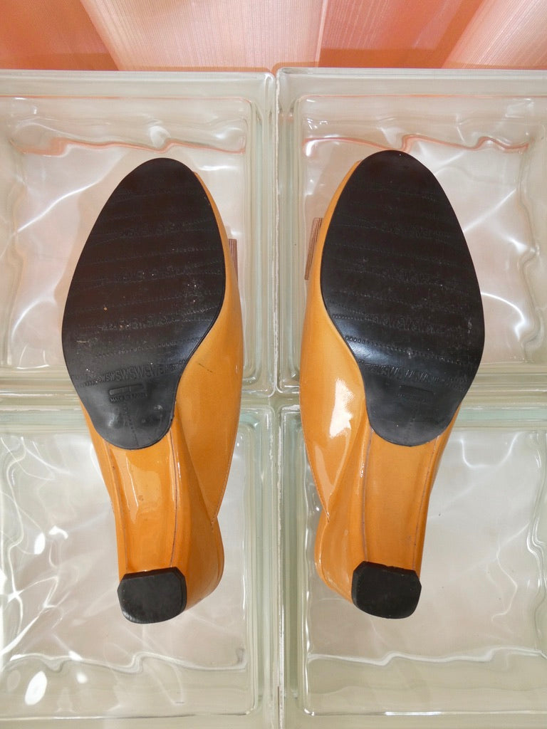 Stuart Weitzman for Russel & Bromley tan kitten heel mules with bow size 36