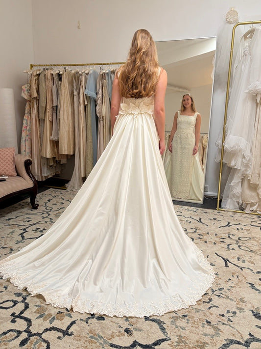 Vintage 00s ivory lacy column wedding dress with detachable train