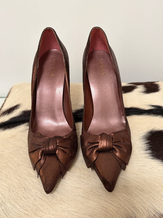 Vintage y2k bronze pointed toe heels with bow