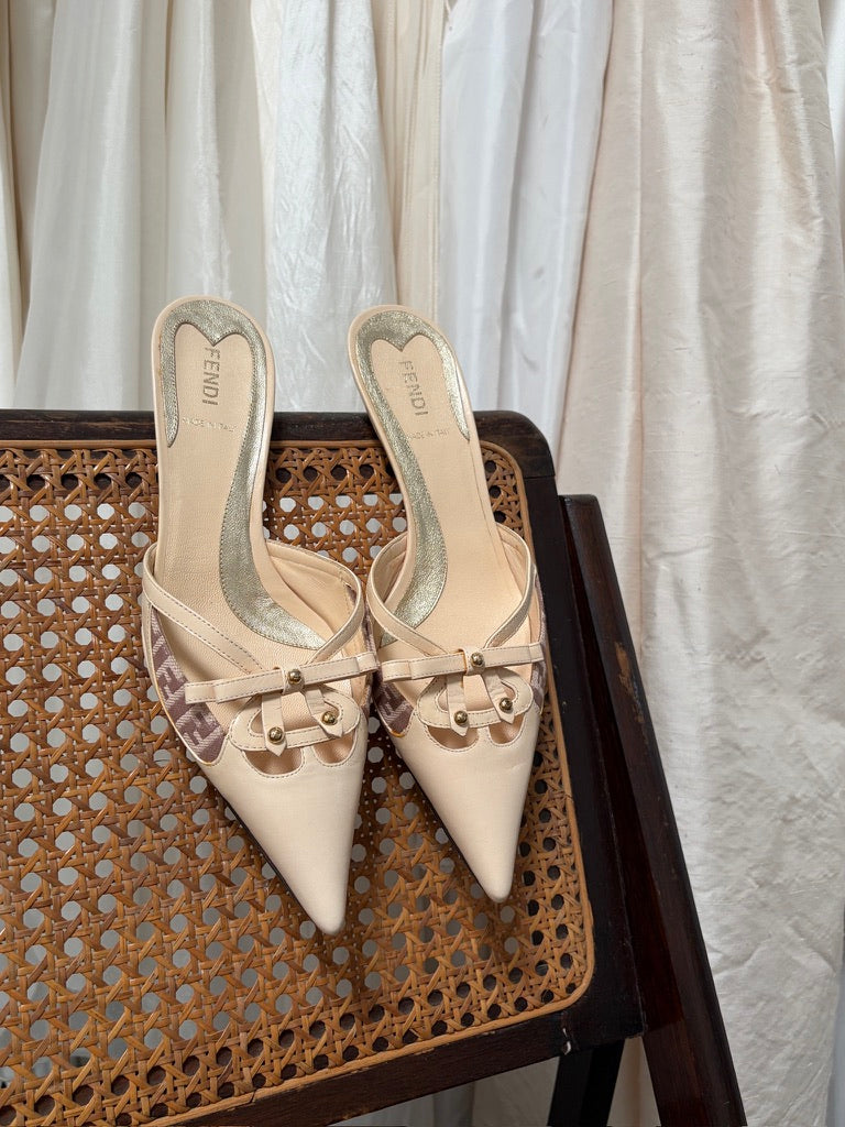 Vintage Fendi cream pointed toe monogrammed kitten heels with bow