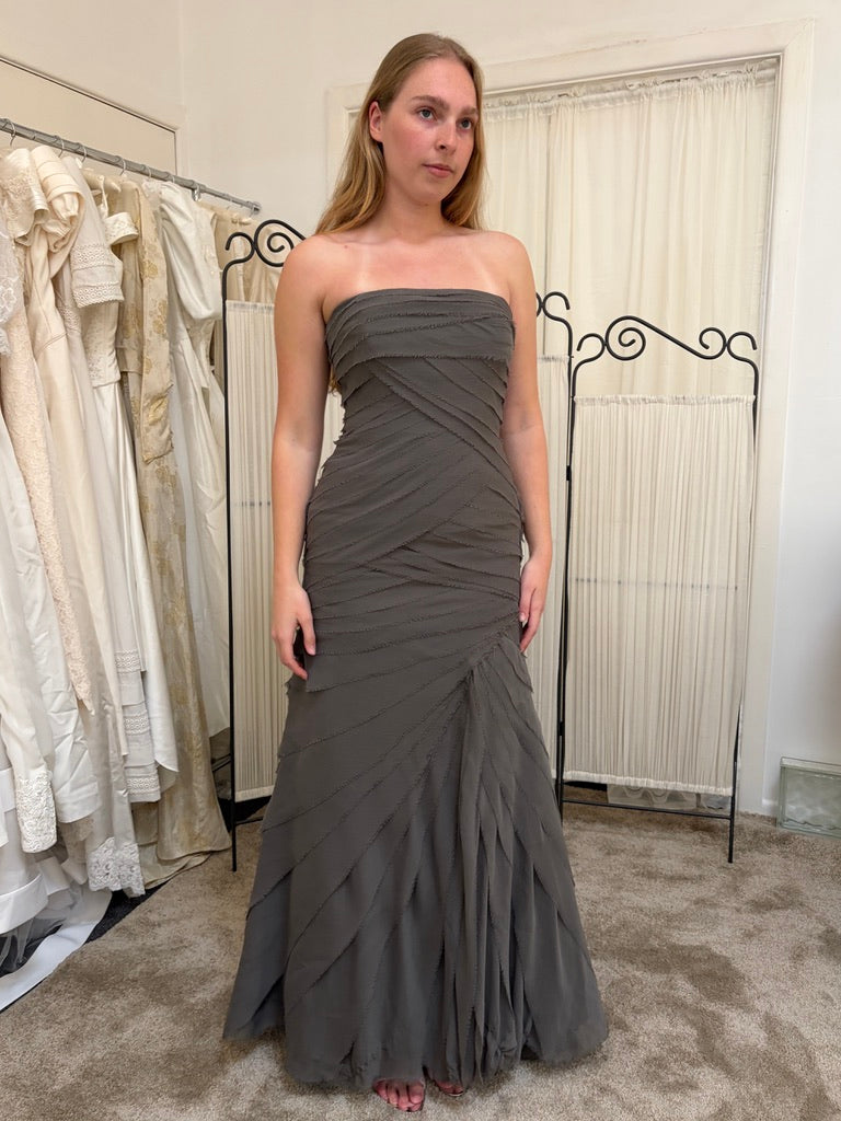Vintage 2011 Vera Wang charcoal tiered strapless evening gown