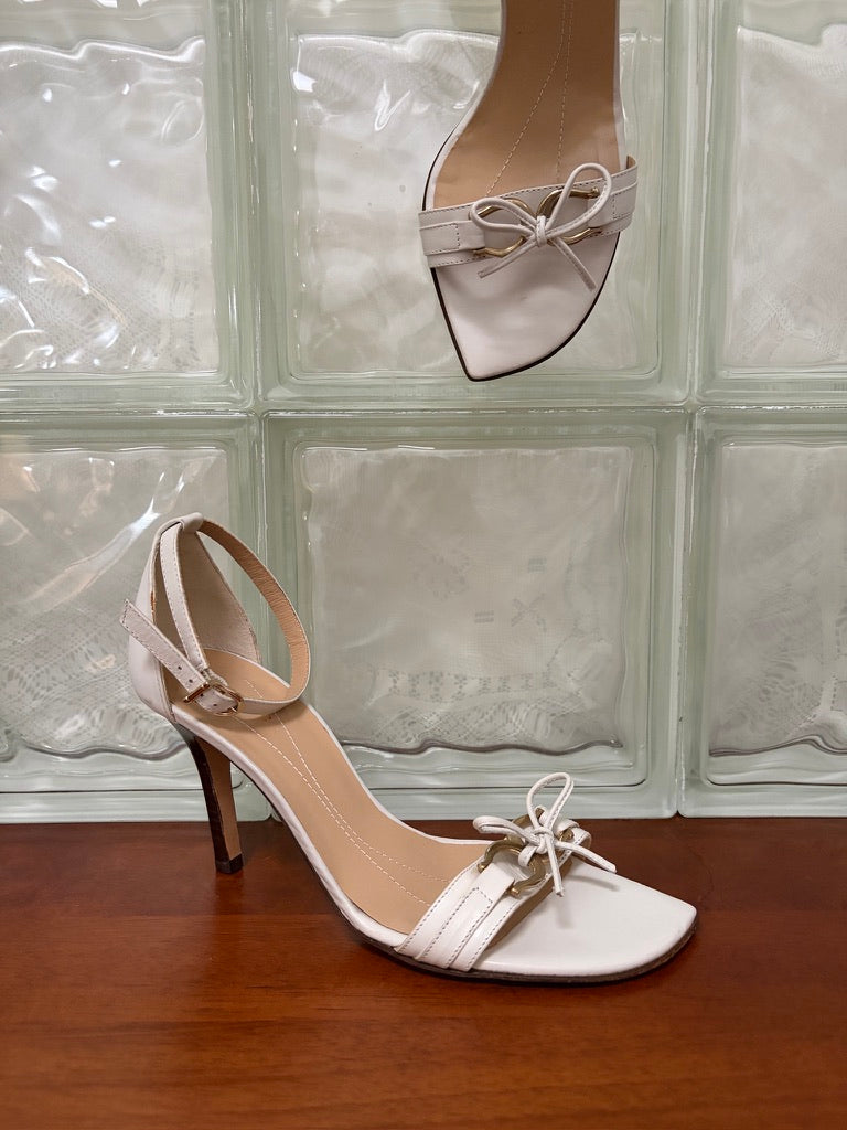 Vintage Kate Spade white leather stiletto heels with bow