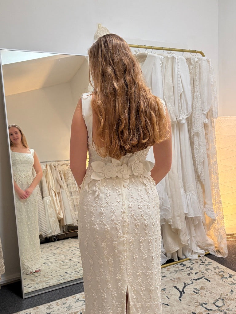 Vintage 00s ivory lacy column wedding dress with detachable train