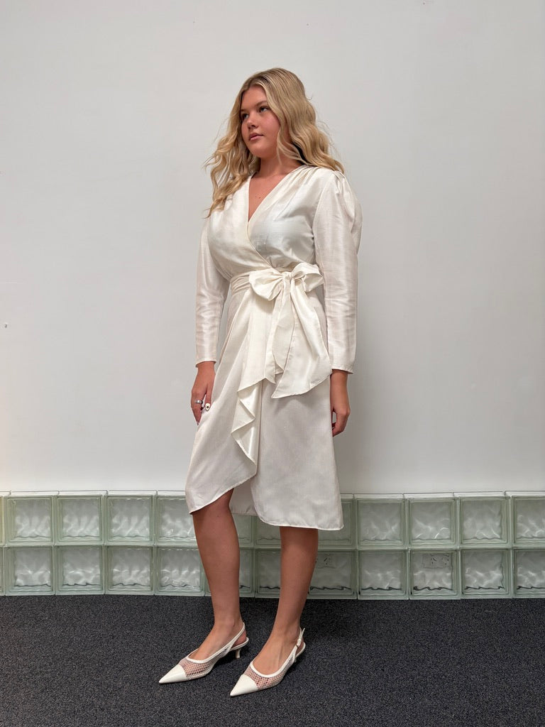 Vintage 80s bridal long sleeve midi dress with bow