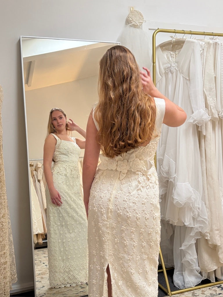 Vintage 00s ivory lacy column wedding dress with detachable train