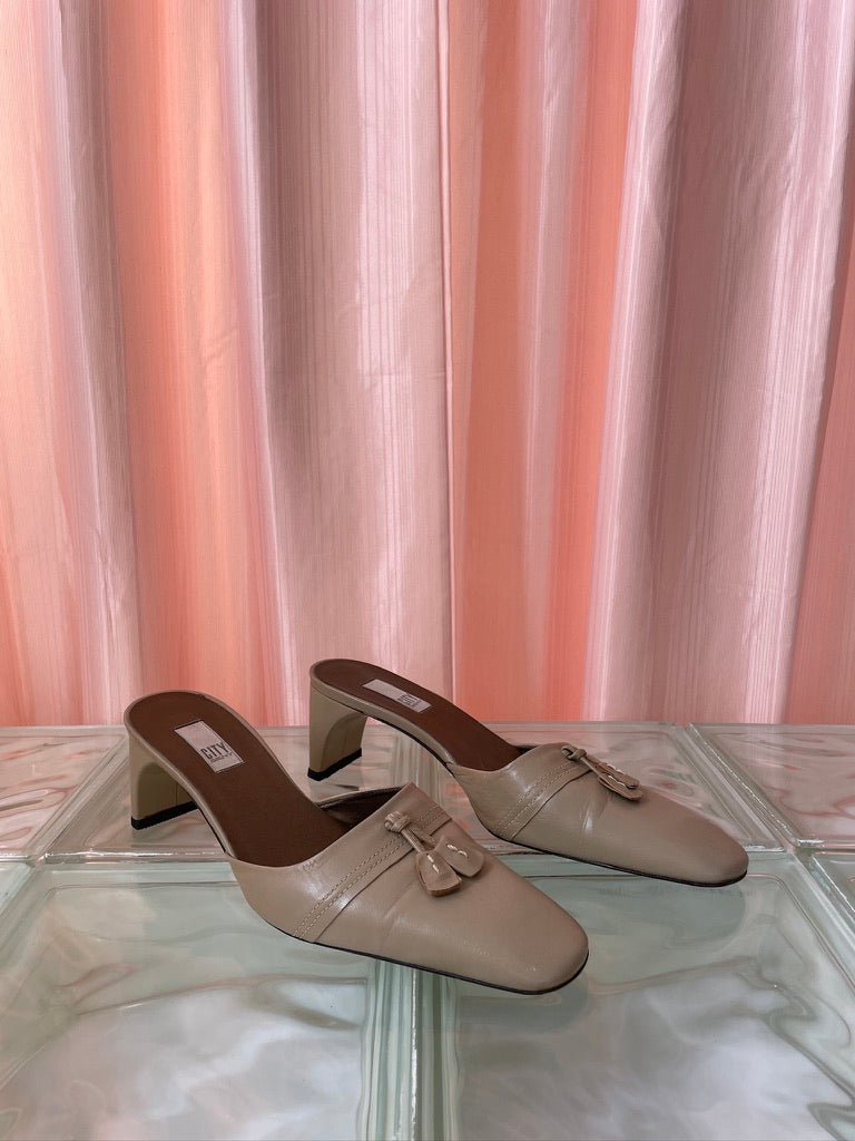 DKNY City beige mules with tassel size 39