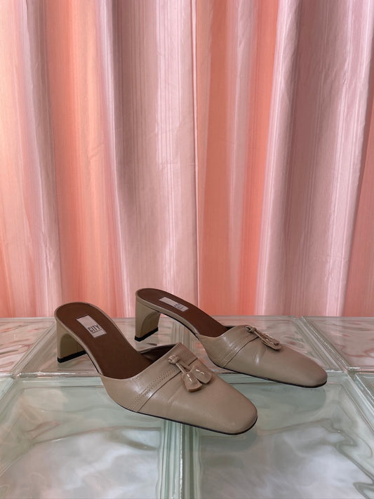 DKNY City beige mules with tassel size 39