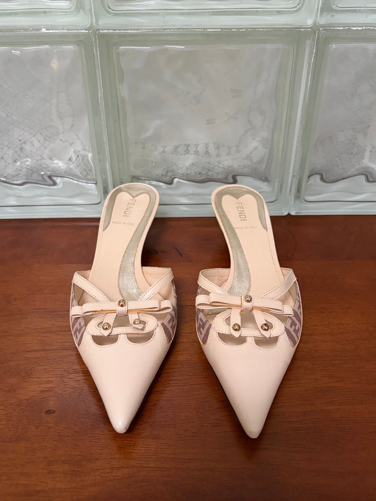 Vintage Fendi cream pointed toe monogrammed kitten heels with bow