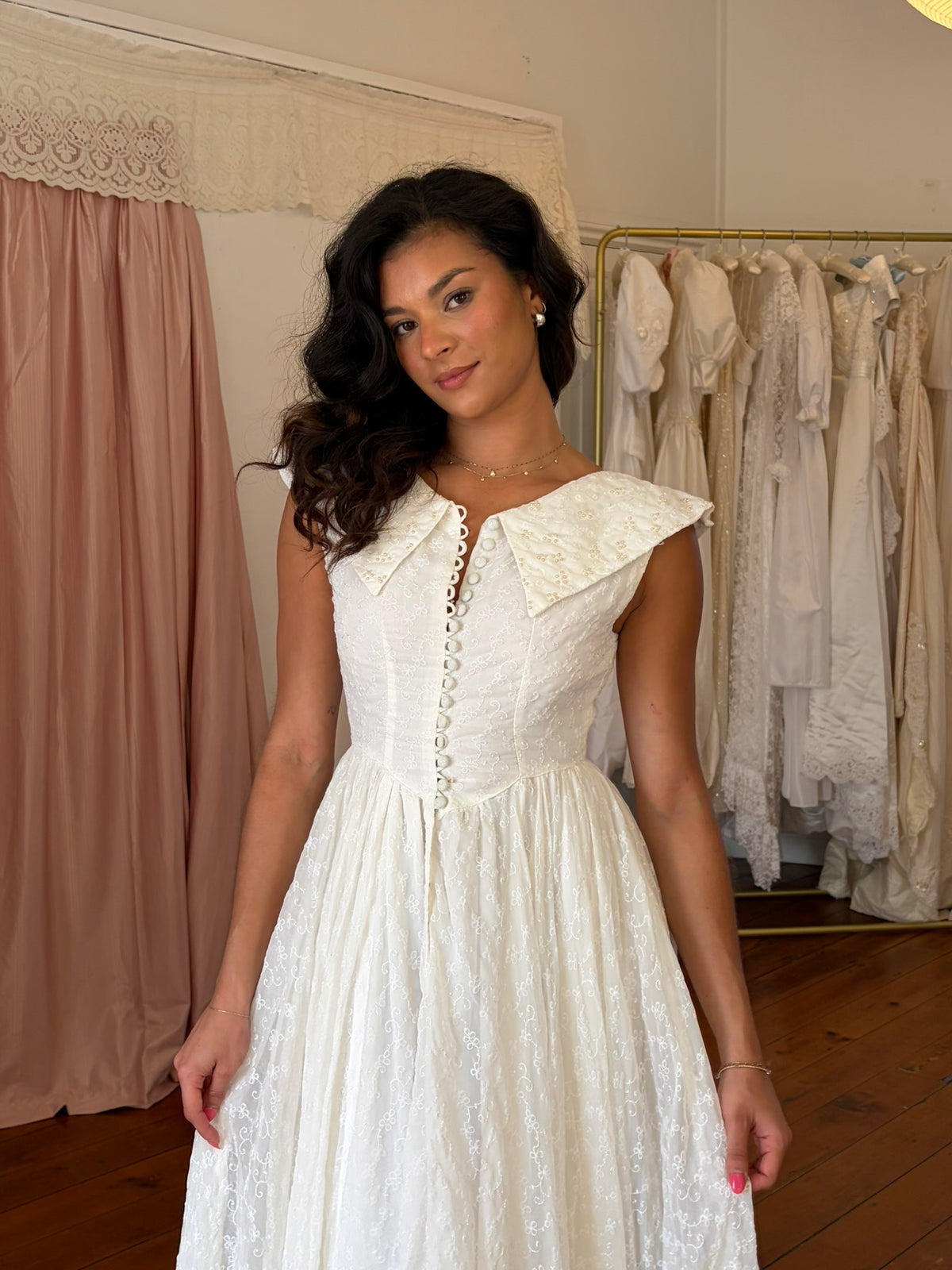 Vintage 50s ivory basque waist wedding dress with dramatic collar