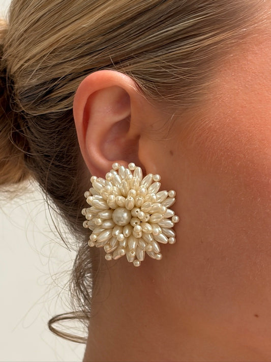 Vintage 80s statement pearl cluster clip on earrings
