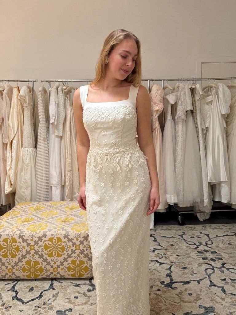 Vintage 00s ivory lacy column wedding dress with detachable train
