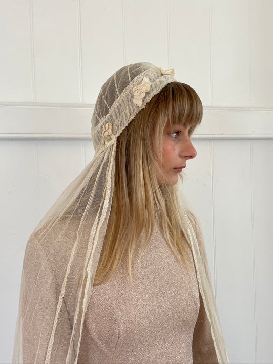 Antique 20s Juliet Cap veil with satin flowers lace trim