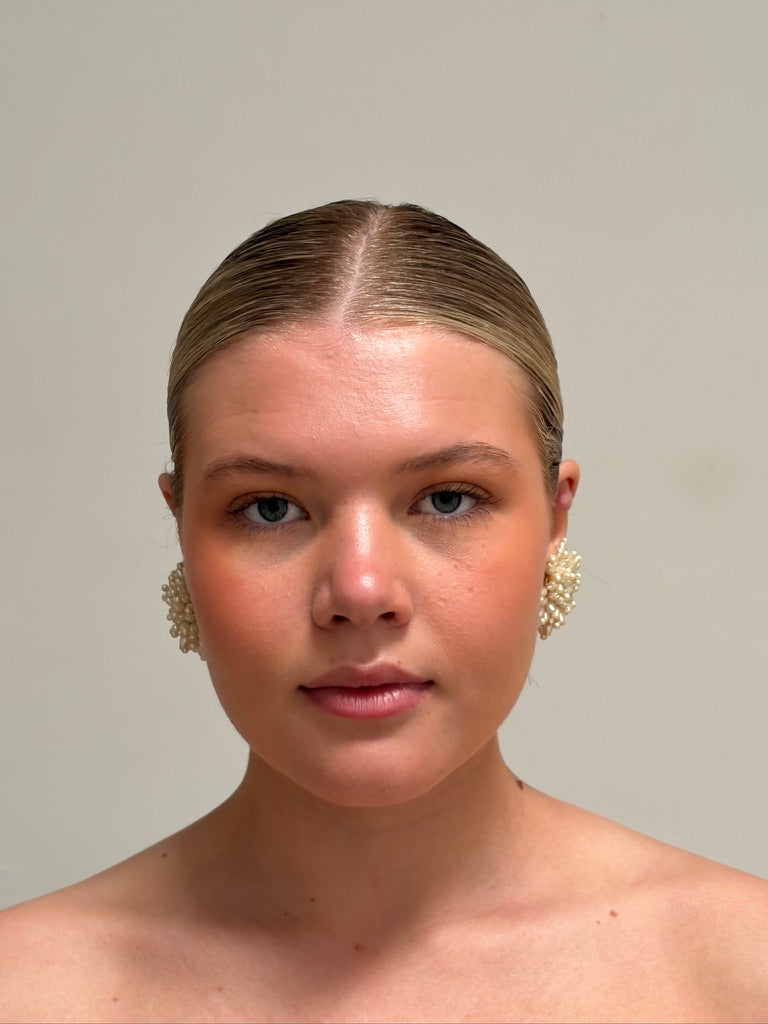 Vintage 80s statement pearl cluster clip on earrings