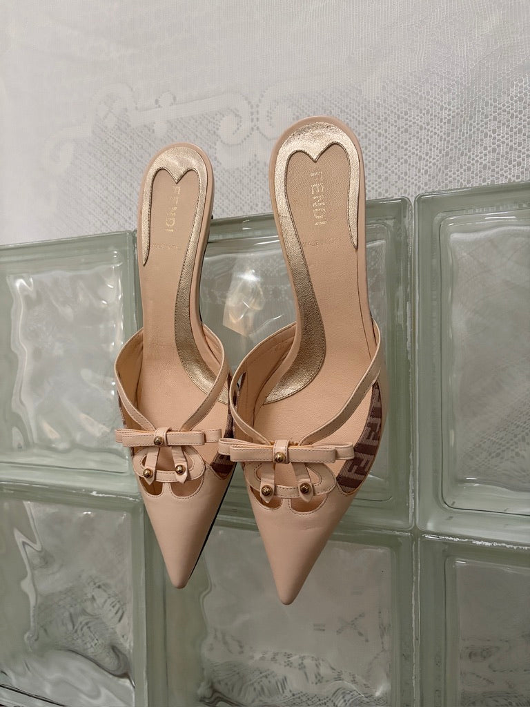 Vintage Fendi cream pointed toe monogrammed kitten heels with bow