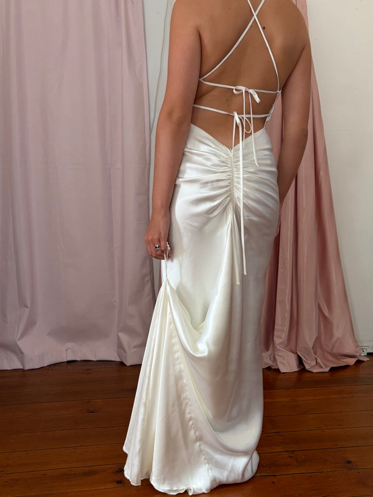 Vintage y2k ivory satin open back wedding dress with train
