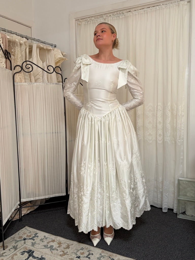 Vintage 80s satin basque waist long sleeve wedding gown with bows
