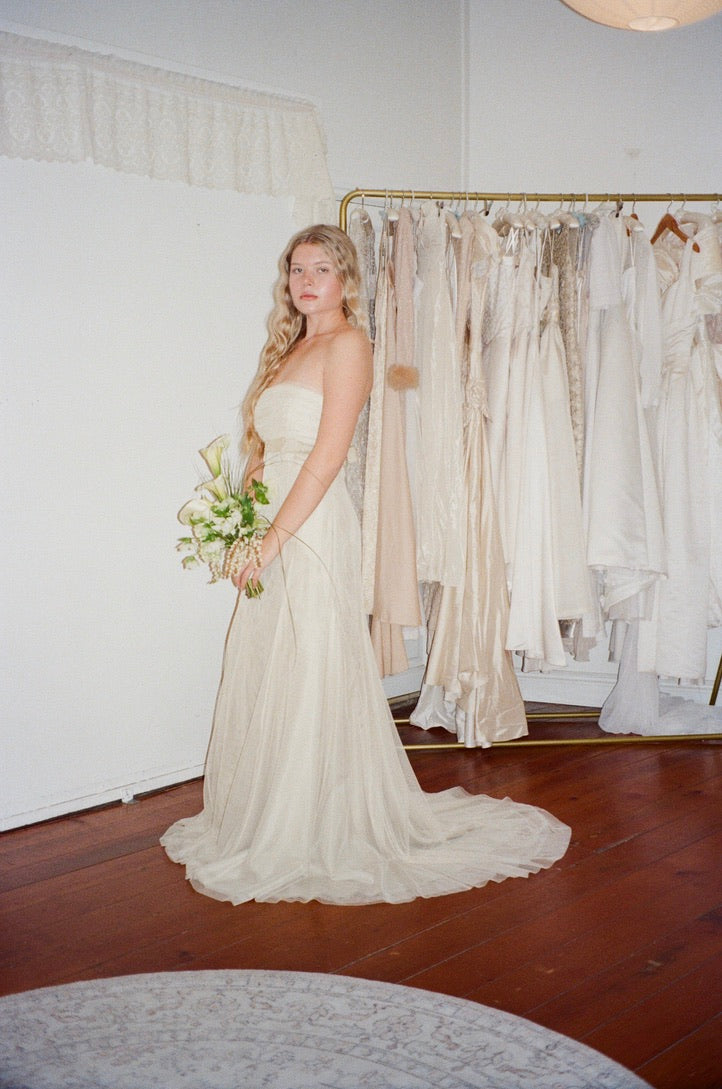 Vintage Y2K Vera Wang strapless mesh gown sand