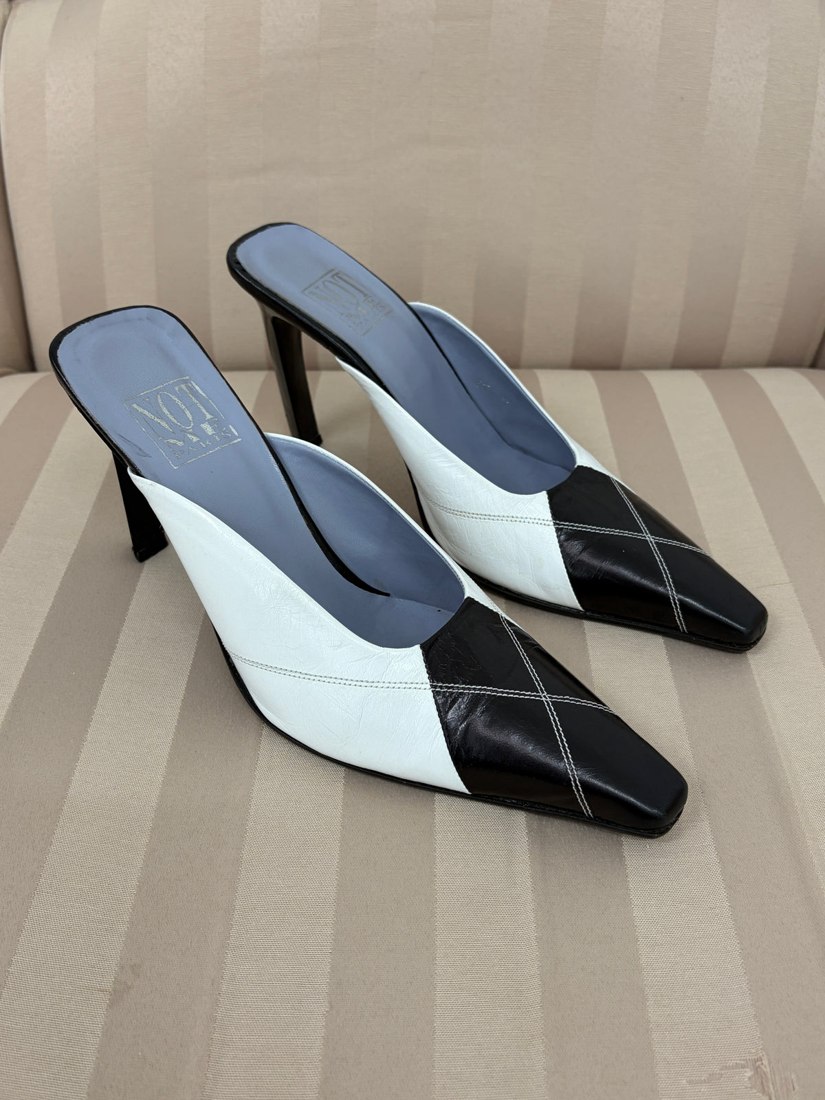 Vintage 90s NMP two tone pointed toe mule heels