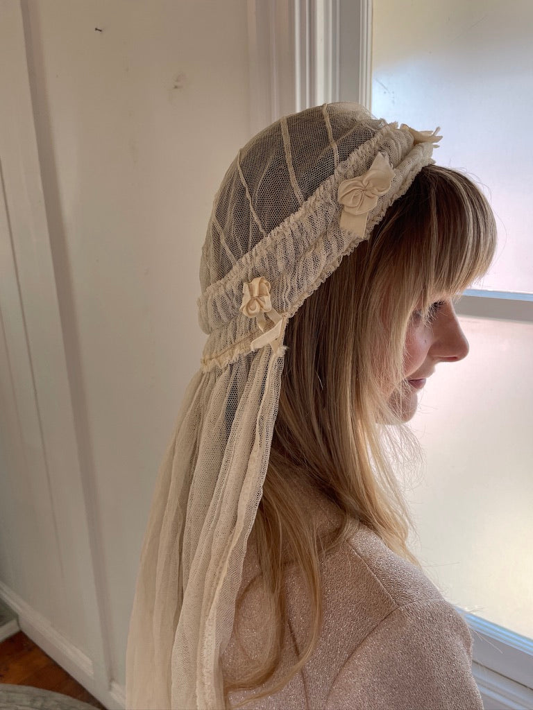 Antique 20s Juliet Cap veil with satin flowers lace trim