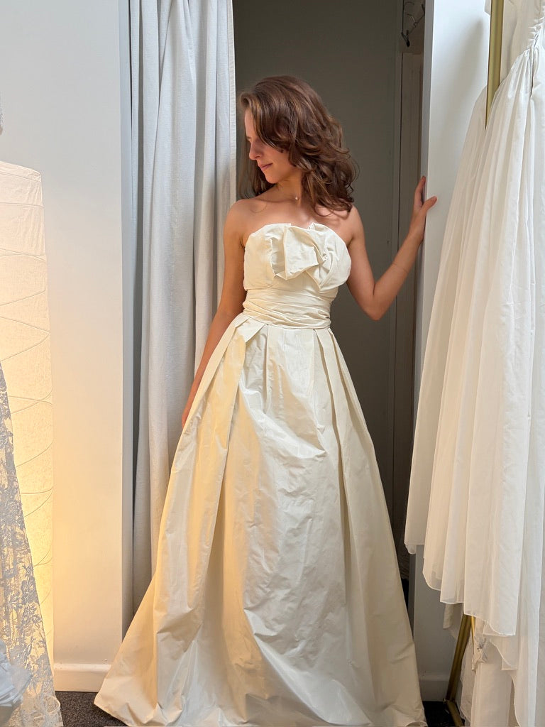 Vintage 00s cream taffeta strapless wedding dress with waist tie