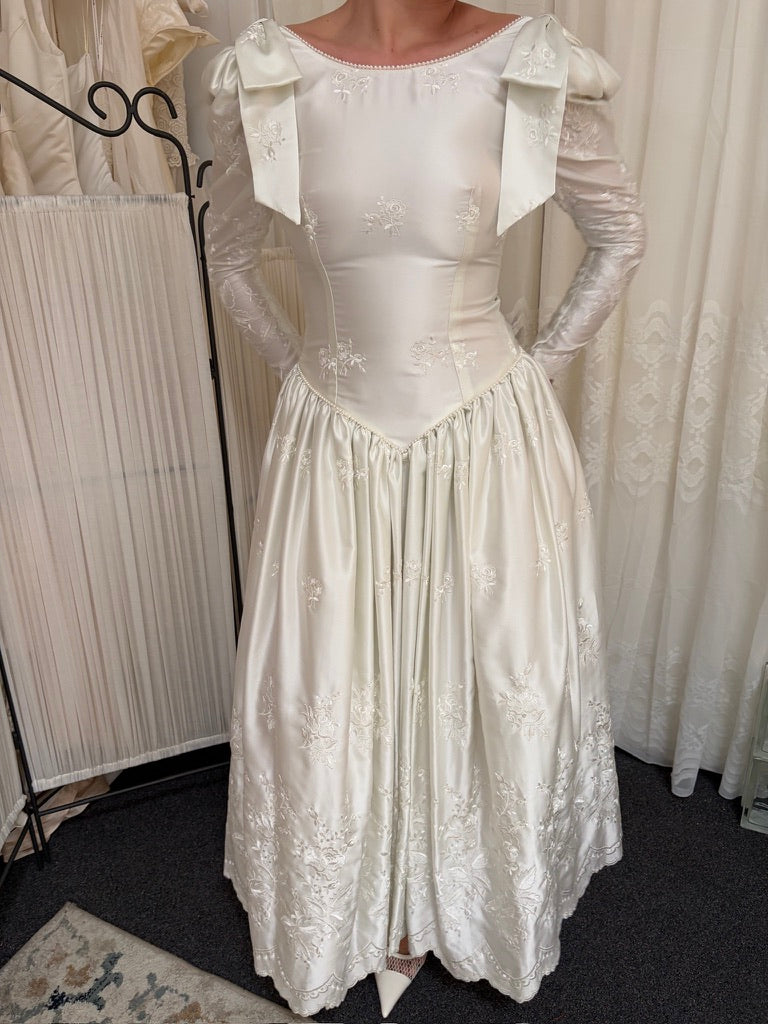 Vintage 80s satin basque waist long sleeve wedding gown with bows