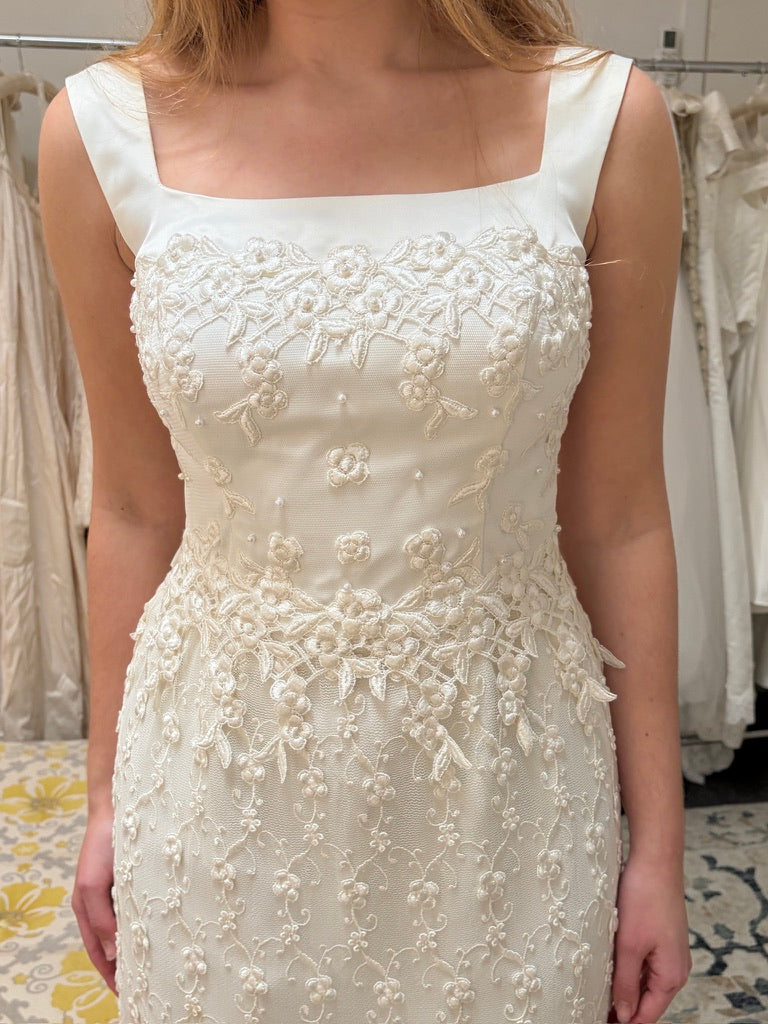 Vintage 00s ivory lacy column wedding dress with detachable train