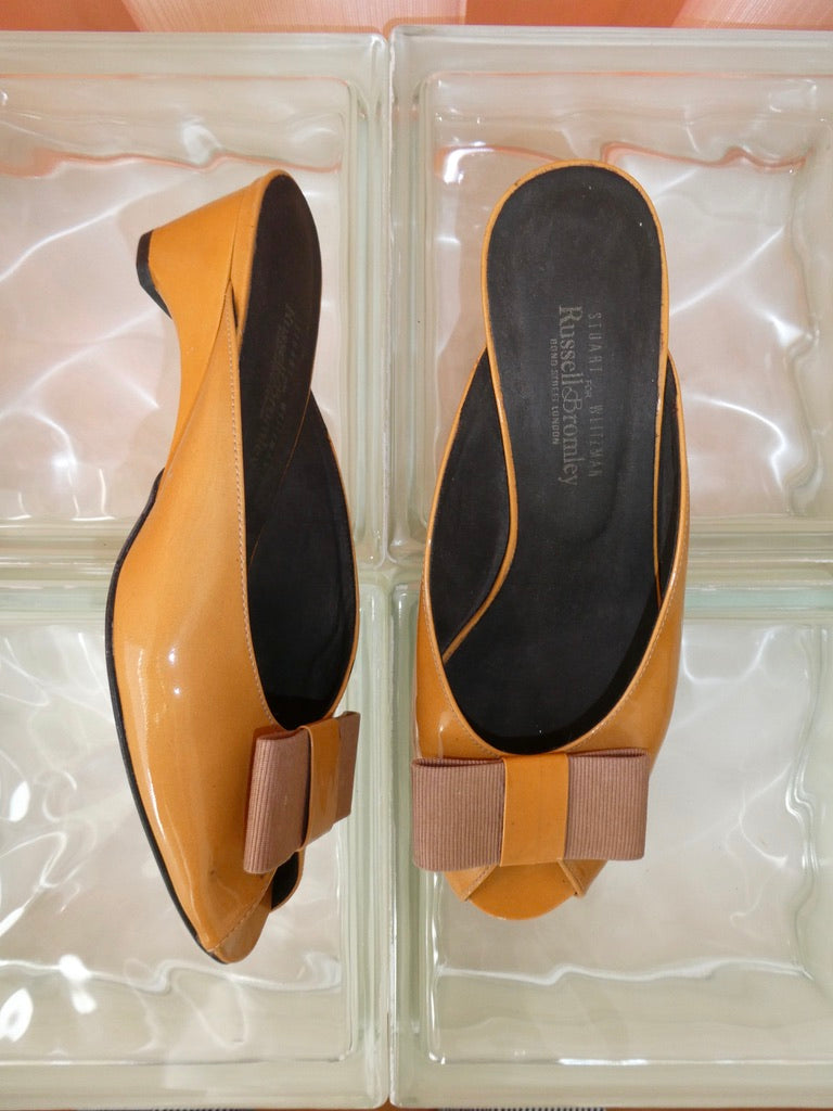 Stuart Weitzman for Russel & Bromley tan kitten heel mules with bow size 36
