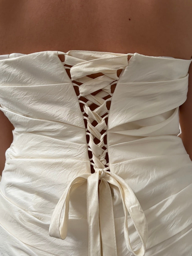 Vintage y2k strapless drop waist asymmetric wedding gown