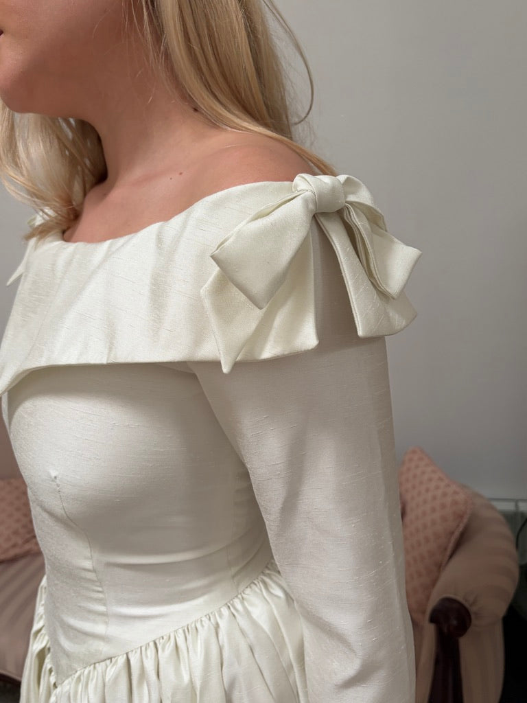 Vintage 90s basque waist off shoulder long sleeve wedding dress with bows