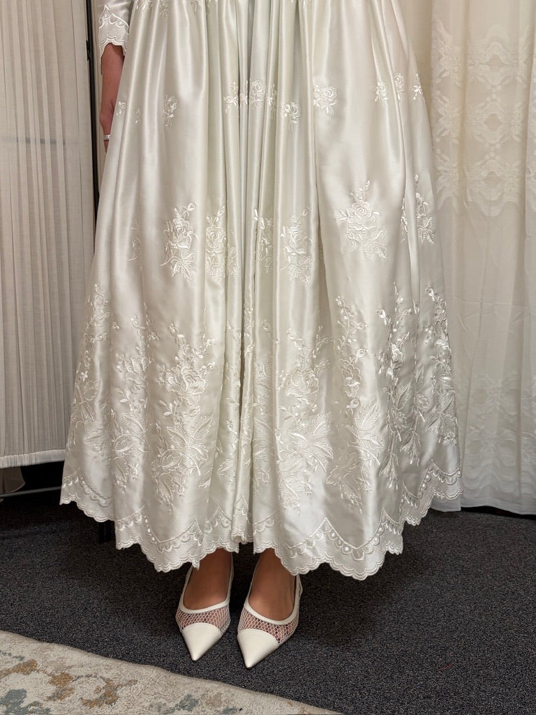 Vintage 80s satin basque waist long sleeve wedding gown with bows