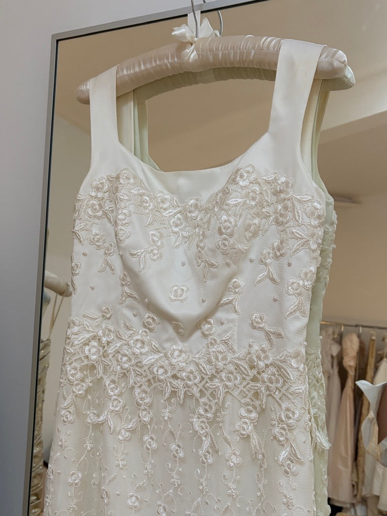 Vintage 00s ivory lacy column wedding dress with detachable train
