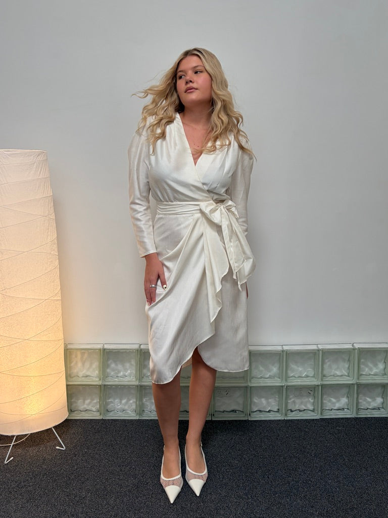 Vintage 80s bridal long sleeve midi dress with bow