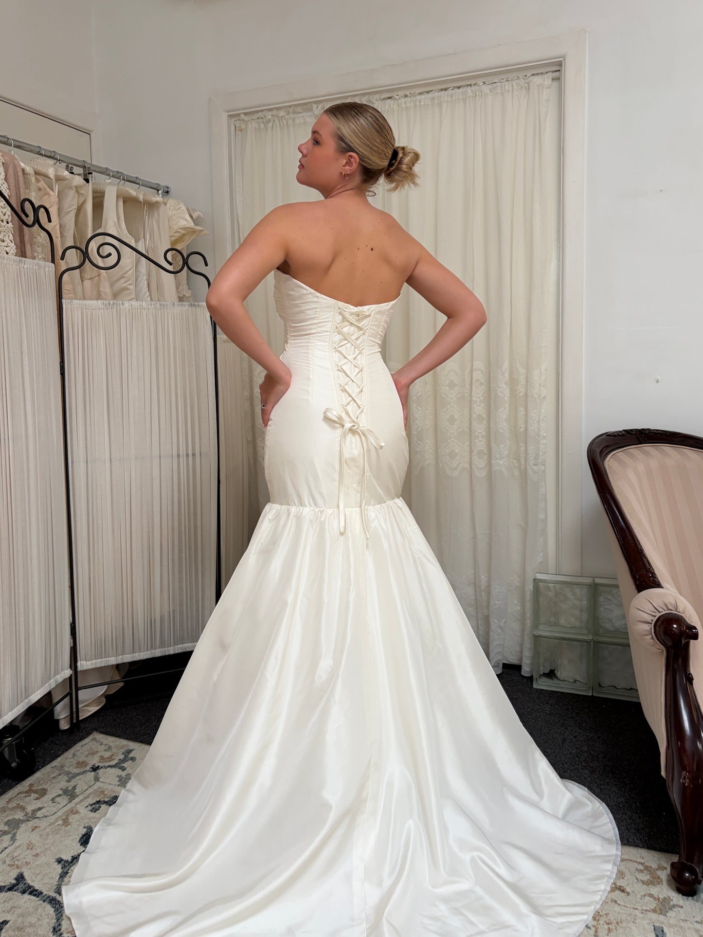 Vintage Y2K taffeta strapless drop waist mermaid wedding gown – Mondo Archive Vintage Y2K taffeta strapless drop waist mermaid wedding gown – Mondo Archive