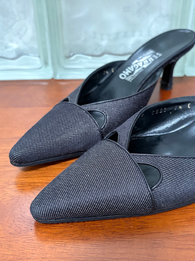 Vintage Salvatore Ferragamo denim pointed toe kittel heels