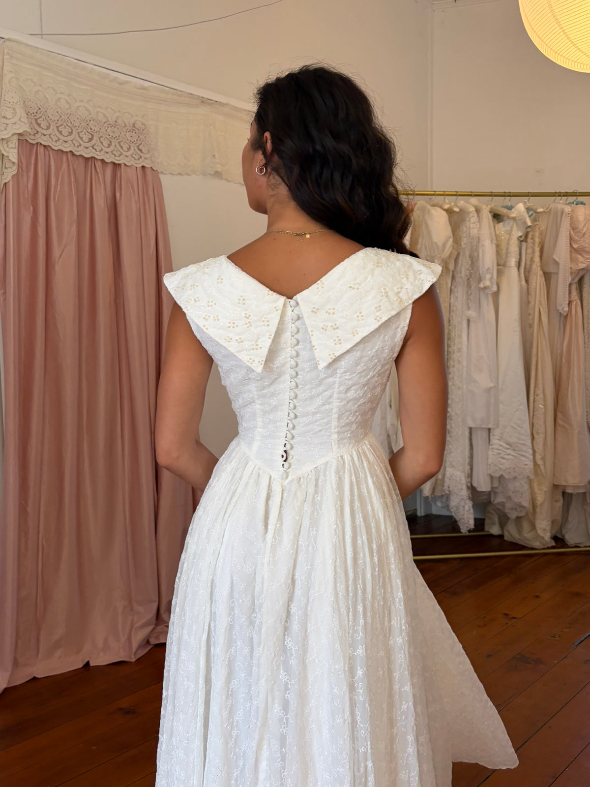 Vintage 50s ivory basque waist wedding dress with dramatic collar