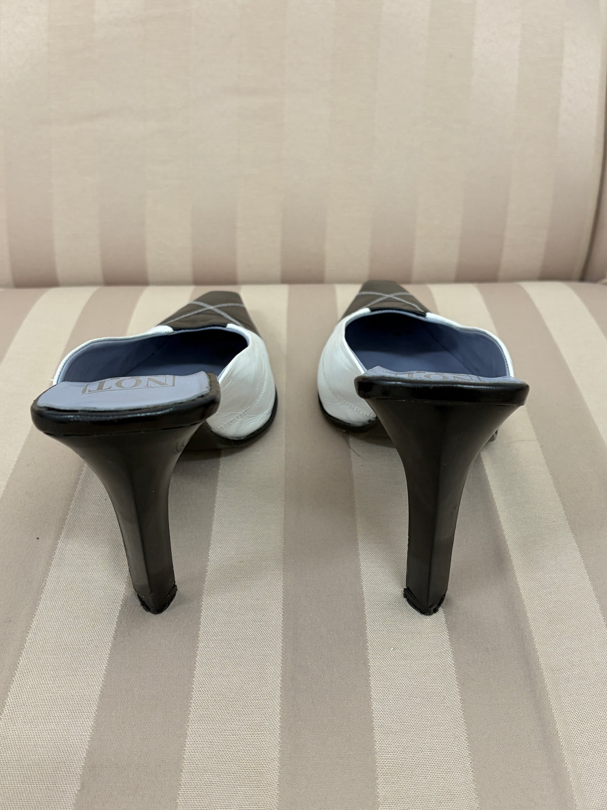 Vintage 90s NMP two tone pointed toe mule heels