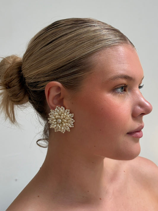 Vintage 80s statement pearl cluster clip on earrings