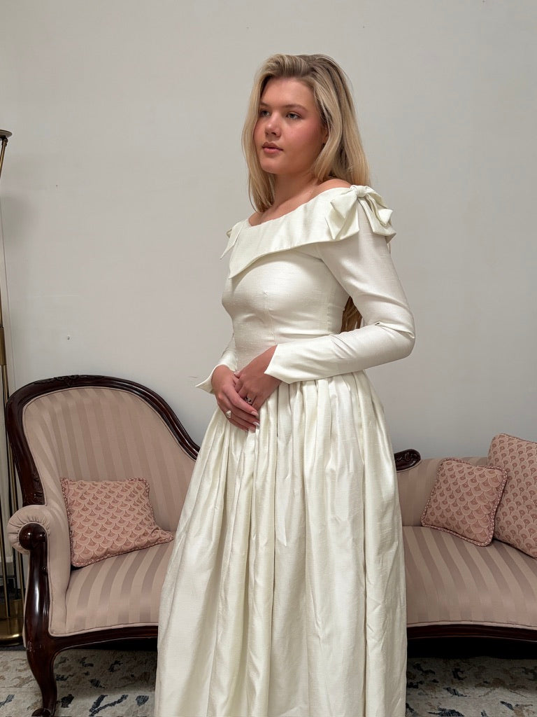 Vintage 90s basque waist off shoulder long sleeve wedding dress with bows