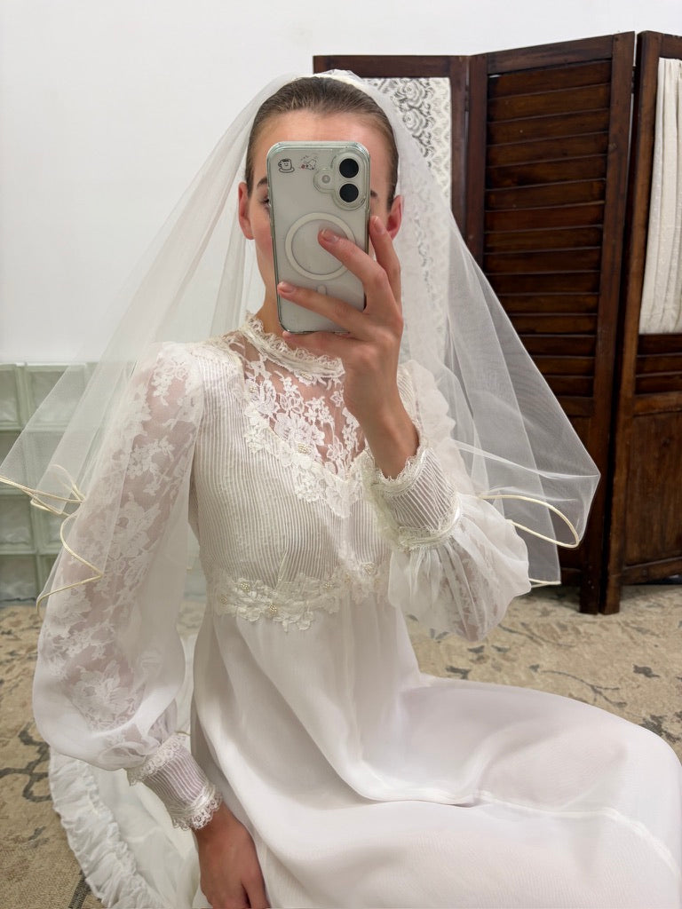 Vintage 90s ivory fingertip veil with fine satin trim